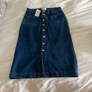 FRAME denim skit. Size 28. MIDI length new with tags